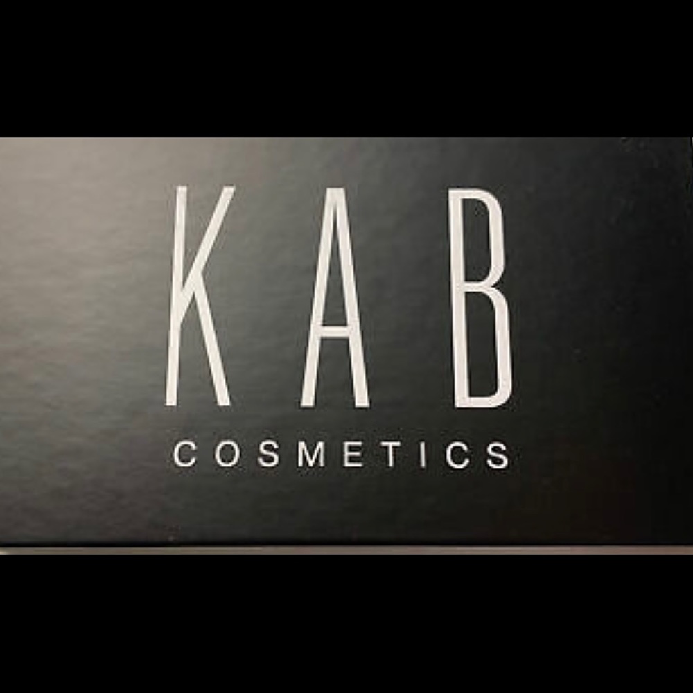 KAB COSMETICS
DAY + NIGHT Eyeshadow Palette